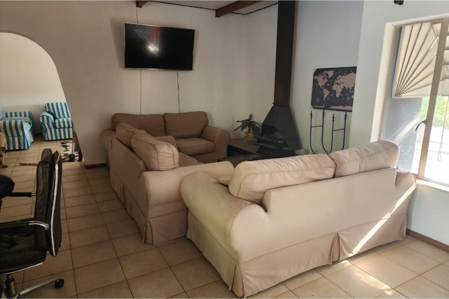 4 Bedroom Property for Sale in Bergzicht Western Cape